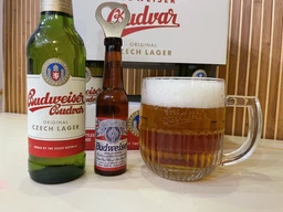 Подарочный набор пива Budweiser светлое фильтрованное 5% 0.5 л x 4 шт. + кружка 0.5 л (8594403707380) фото от покупателей 2