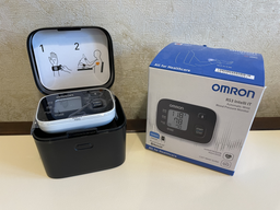 Тонометр OMRON RS3 Intelli IT (НЕМ-6161T-E) фото от покупателей 3
