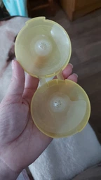 Накладки для груди Medela Breast Shells For Sore Nipples Размер M 2 шт (7612367016582) фото от покупателей 1