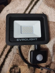 Прожектор світлодіодний EVROLIGHT 30W 6400К FM-01D-30 з датчиком руху фото от покупателей 1