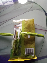 Набір бритв без змінних катриджів BIC Pure 3 Lady 4 шт (3086126726984) фото від покупців 1
