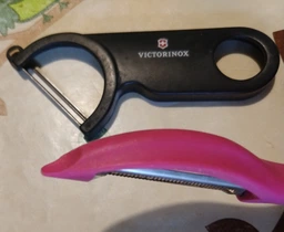 Овощечистка Victorinox 175 мм, розовая (7.6075.5) фото от покупателей 10