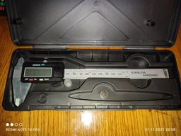 Електронний штангенциркуль з LCD мікрометр у кейсі black фото від покупців 5