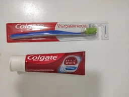 Зубна щітка Colgate ультрам'якого Блакитна Ультрам'яка (8718951345508_light blue) фото від покупців 3