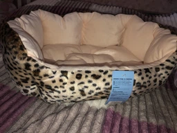 Лежанка для собак і кішок Collar Теремок Елегант 1 хутряна 45 x 35 x 15 см (0378) фото від покупців 8
