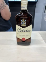 Виски Ballantine's Finest Shawna X 0.7 л 40% (5010106113127L) фото от покупателей 2
