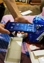 Мобильный телефон ZTE Blade V30 Vita 4/128GB Blue фото от покупателей 18