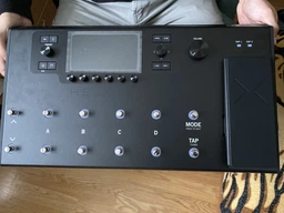 Процессор для электро и бас-гитар Line 6 Helix LT