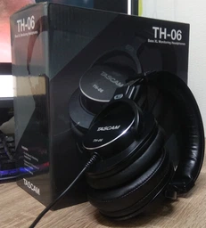 Навушники Tascam TH-06