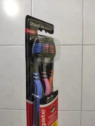 Зубная щетка Colgate Zig Zag с древесным углем средней жёсткости 3 шт (8718951305212) фото от покупателей 4
