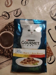Влажный корм для взрослых кошек Purina Gourmet Perle Duo с курицей и говядиной 26х85 г фото от покупателей 1