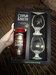 Бренді Старий Кахеті 7 років витримки 0.5 л 40% + 2 келихи (4860013086455)