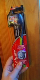 Зубная щетка Colgate Шелковые нити с древесным углем розовая (2170000000039) фото от покупателей 2