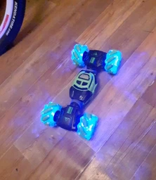Машинка на радіокеруванні Skidding Stunt Car всюдихід трюковий з керуванням жестами 33 см Зелений (7803676)
