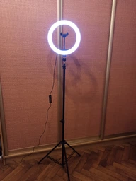 Профессиональная цветная светодиодная LED RGB кольцевая лампа MJ33 Набор блогера кольцевой студийный свет для селфи предметной сьемки для фото и видео со штативом и блютуз пультом 33см фото от покупателей 1