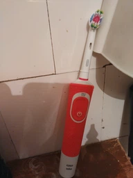 Электрическая зубная щетка Oral-B Vitality 3D White/D100 Pink (4210201262169_4210201234173) фото от покупателей 8