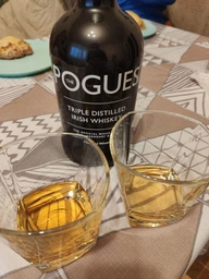 Виски The Pogues Irish Whiskey 0.7 л 40% (5011166055709) фото от покупателей 16