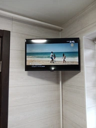 Телевізор Bravis LED-32G5000 Smart + T2 White фото від покупців 3