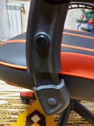 Кресло геймерское AMF VR Racer Dexter Webster Черное с красным (545086/BN-W0008) фото от покупателей 17
