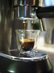 Кавоварка ріжкова DELONGHI Dedica EC685.M фото від покупців 1