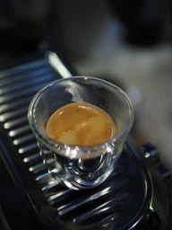 Кавоварка ріжкова DELONGHI Dedica EC685.M фото від покупців 2