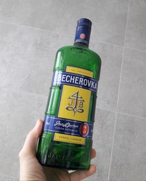 Ликерная настойка на травах Becherovka 0.7 л 38% (8594405101049)