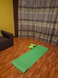 Килимок для йоги EasyFit NBR HIGH-Density 10 мм чорний (йогамат зі спіненого каучуку для фітнесу та пілатесу, мат-каремат спортивний) EF-NK10BK фото від покупців 1