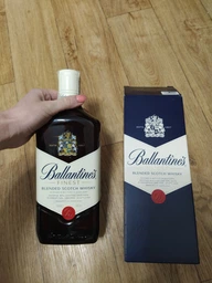 Виски Ballantine's Finest 1 л 40% в подарочной упаковке (5010106111925) фото от покупателей 6