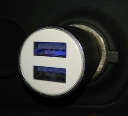 Автомобильное зарядное устройство в прикуриватель UFT CC1 2xUSB (UFTCC1Gold) фото от покупателей 9