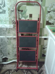 Стремянка Forte LFD106TB из 3 ступеней Красная