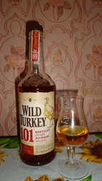 Бурбон Wild Turkey 101 до 8 лет выдержки 0.7 л 50.5% (8000040500036)
