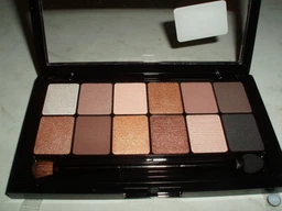Палитра теней для век Maybelline New York 9.6 г Nudes (3600531199081) фото от покупателей 16