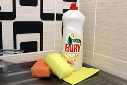 Засіб для миття посуду Fairy Sensetive ромашка 900 мл фото від покупців 8