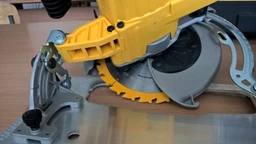 Дискова пила DeWALT 1600 Вт, диск 190х30 мм, 4.0 кг, кейс (DWE575K)