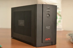 ИБП APC Back-UPS 700VA IEC (BX700UI) фото от покупателей 3