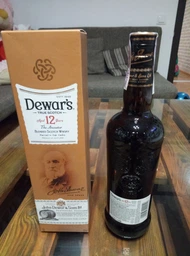 Віскі Dewar's 12 років витримки 0.7 л 40% у подарунковій упаковці (7640171030142)