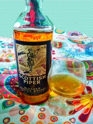 Виски Scottish Piper Finest выдержка 3 года 0.7 л 40% (5021692400102)