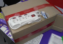 Мережевий фільтр подовжувач електричний з захистом побутовий Electraline універсальний із заземленням на 3 розетки 4 кнопки переноска 3х1мм 1,5 м 16А білий (62500) фото від покупців 12