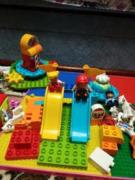 Конструктор LEGO DUPLO Семейный парк аттракционов 61 деталь (10841) фото от покупателей 18