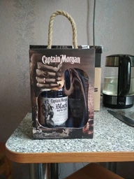 Ромовий напій Captain Morgan Spiced Black 0.7 л 40% + 2 чарки (4820178650533) фото від покупців 16