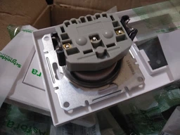 Розетка Schneider Electric Asfora без заземляющего контакта Белая с рамкой (EPH3000121) фото от покупателей 6