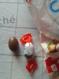 Конфеты Kinder Schoko-Bons из молочного шоколада с молочно-ореховой начинкой 125 г (5413548280189)