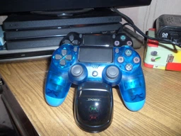 Двойная зарядная станция DOBE для геймпадов PlayStation (PS4 / PS4 Slim / PS4 Pro) Dualshock 4 с LED индикатором Черная фото от покупателей 11