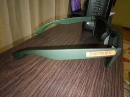 Ликер Jägermeister 0.7 л 35% + Солнцезащитные очки (4067700015532C)