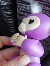 Интерактивная обезьянка Fingerlings фиолетовая Мия