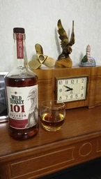 Бурбон Wild Turkey 101 до 8 лет выдержки 0.7 л 50.5% (8000040500036)
