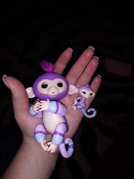 Интерактивная гламурная ручная обезьянка WowWee Fingerlings Эшли с мини-обезьянкой (W3540/3542) (771171135425) фото от покупателей 2
