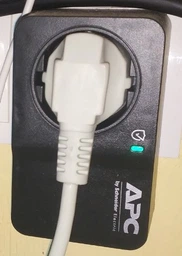 Сетевой фильтр APC Essential SurgeArrest 1 розетка Black (PM1WB-RS) фото от покупателей 12