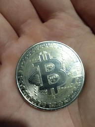 Монета сувенирная Биткоин Bitcoin цвет: золото фото от покупателей 3