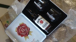 Віскі Jim Beam White 4 роки витримки 0.7 л 40% + 2 келихи в залізній коробці (5060045588715) фото від покупців 1